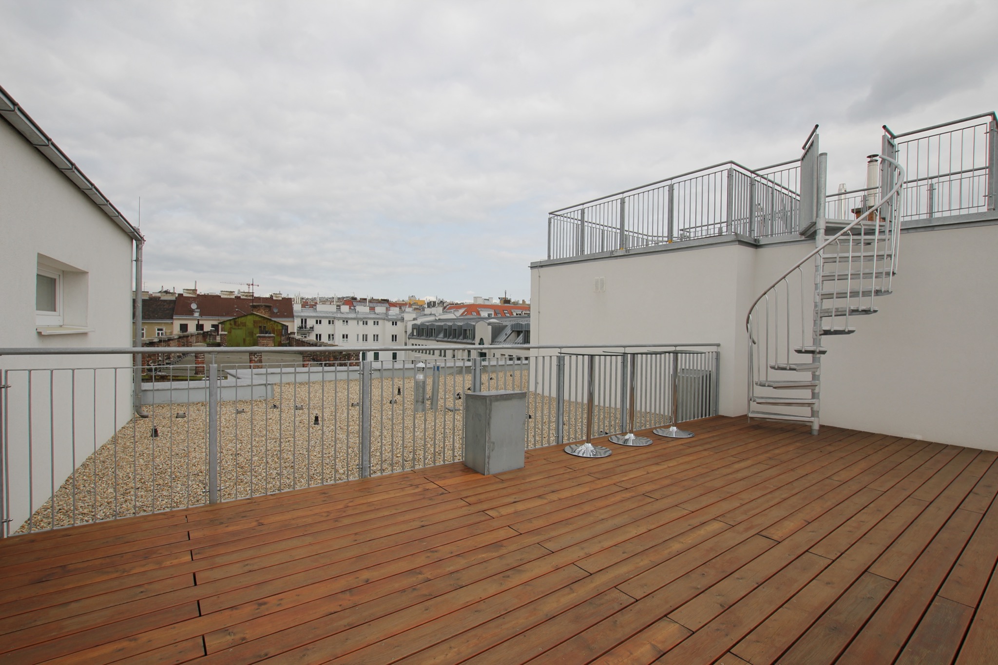 obere und untere Terrasse